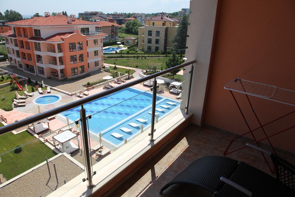 Apartment In St. Constantine And Helena Saints Constantine and Helena Bagian luar foto