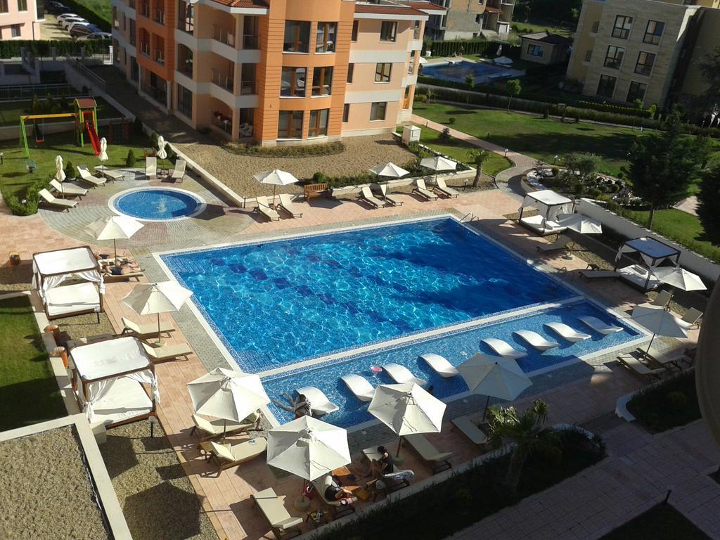 Apartment In St. Constantine And Helena Saints Constantine and Helena Bagian luar foto