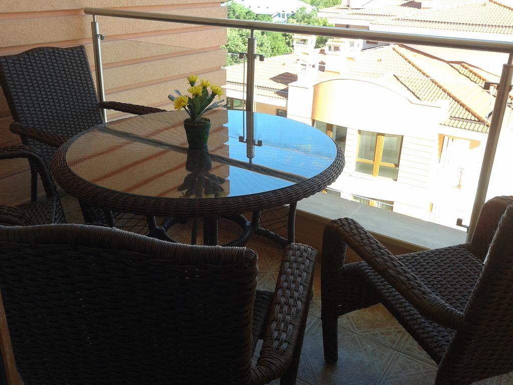 Apartment In St. Constantine And Helena Saints Constantine and Helena Bagian luar foto
